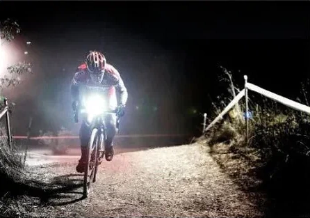 Велосипедный фонарь